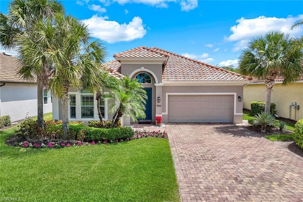 9102 Limestone Ln, Naples, FL 34120-2