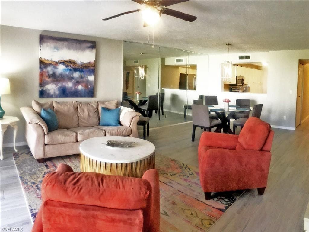 218 Sugar Pine Ln 218, Naples, FL 34108-4