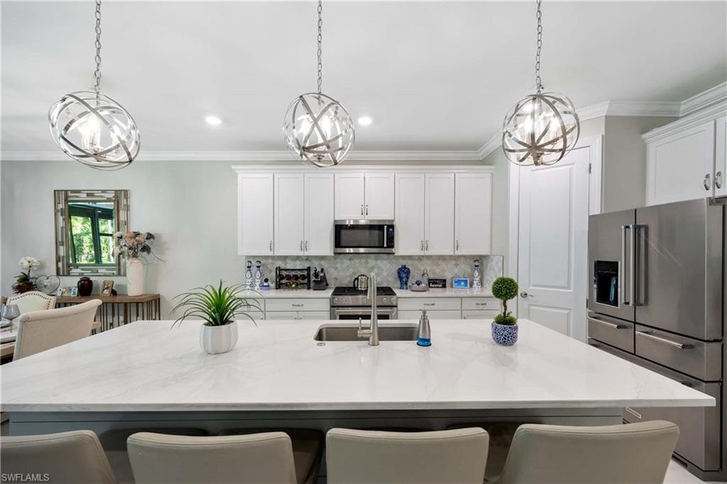 10367 Ventana Ln, Naples, FL 34120-21