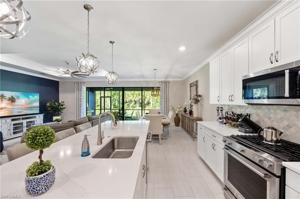 10367 Ventana Ln, Naples, FL 34120-22