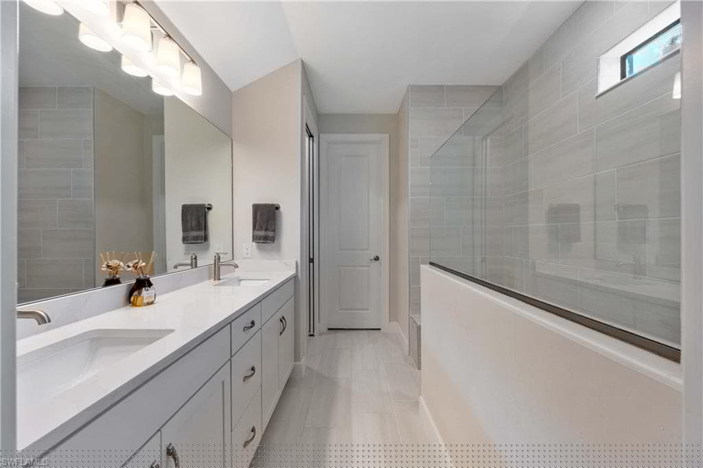 10367 Ventana Ln, Naples, FL 34120-26