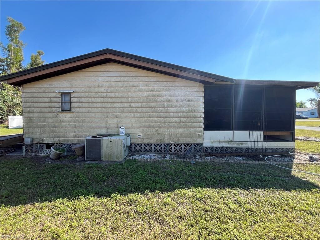 15561 Croton Dr, Fort Myers, FL 33908-4