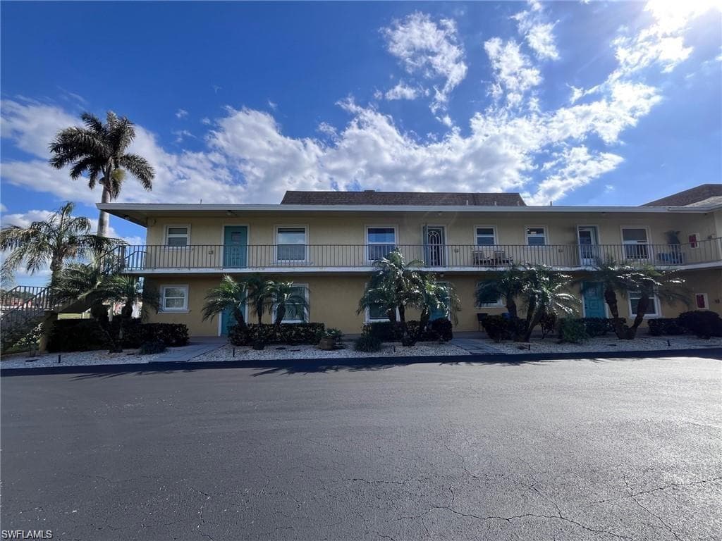 401 Charlemagne Blvd 202c, Naples, FL 34112-1