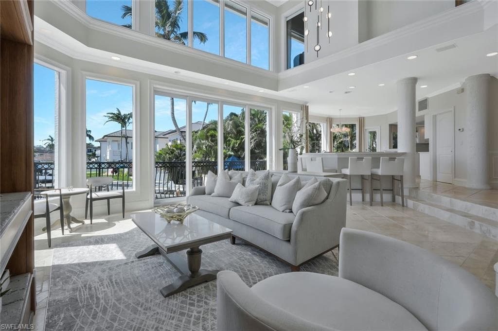 152 Conners Ave, Naples, FL 34108-8