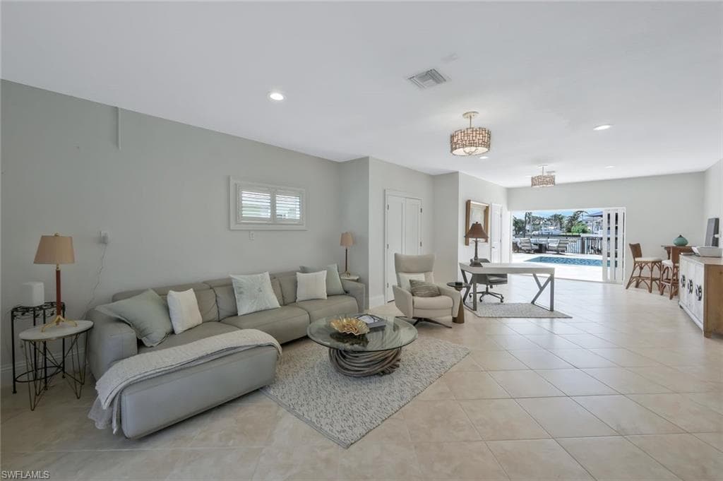152 Conners Ave, Naples, FL 34108-11