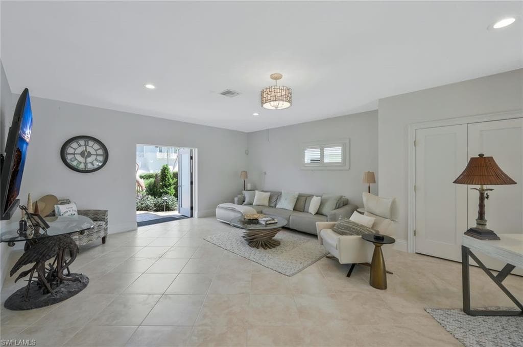 152 Conners Ave, Naples, FL 34108-12