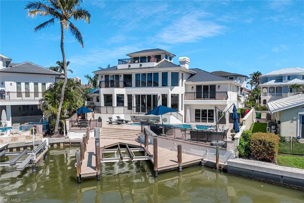 152 Conners Ave, Naples, FL 34108-1