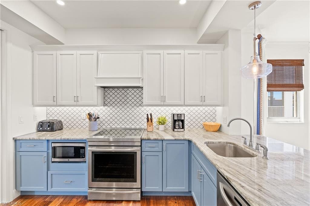 410 Flagship Dr 301, Naples, FL 34108-10