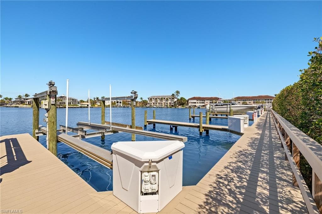 410 Flagship Dr 301, Naples, FL 34108-27