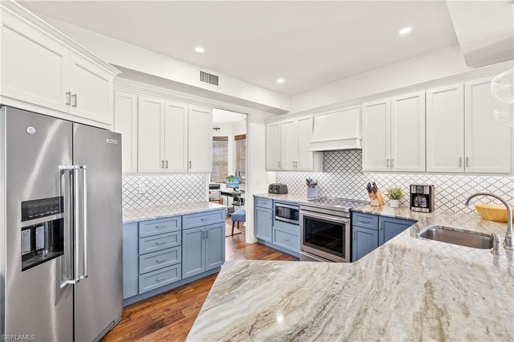410 Flagship Dr 301, Naples, FL 34108-8