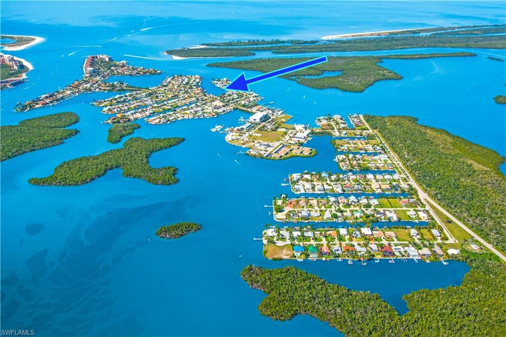 152 Pago Pago Dr W, Naples, FL 34113-19