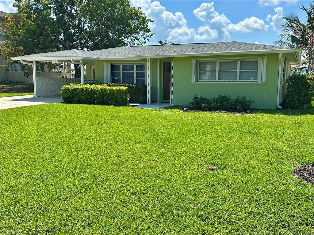 152 Pago Pago Dr W, Naples, FL 34113-3