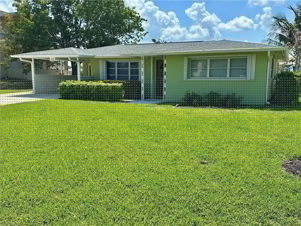 152 Pago Pago Dr W, Naples, FL 34113-3