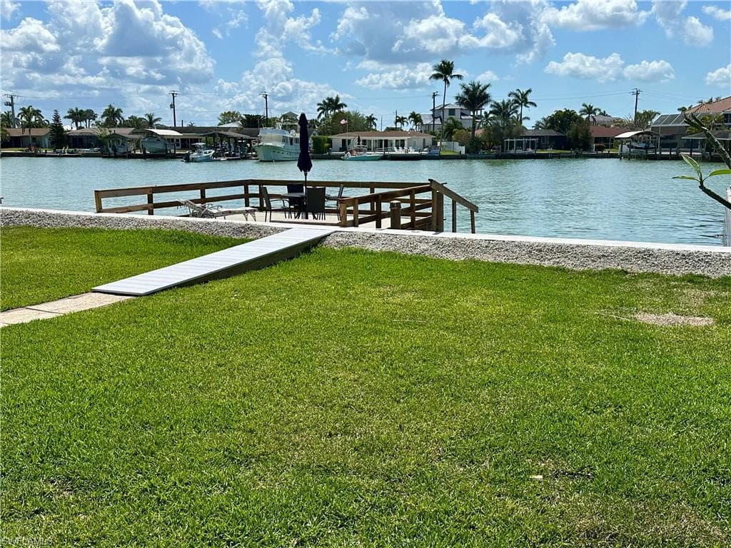 152 Pago Pago Dr W, Naples, FL 34113-4