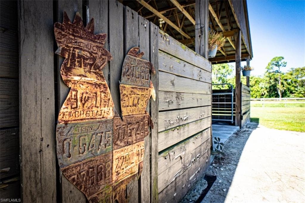 4235 10th St NE, Naples, FL 34120-34