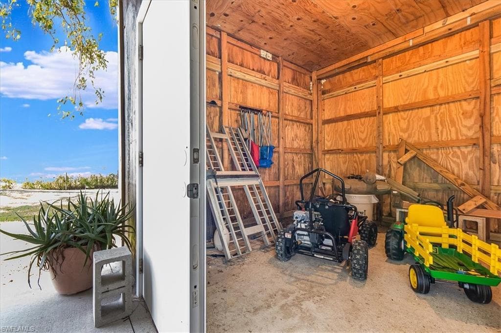 4235 10th St NE, Naples, FL 34120-35