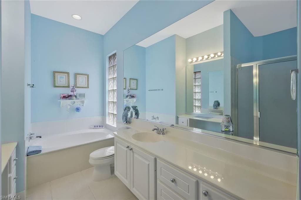 3758 Whidbey Way, Naples, FL 34119-22
