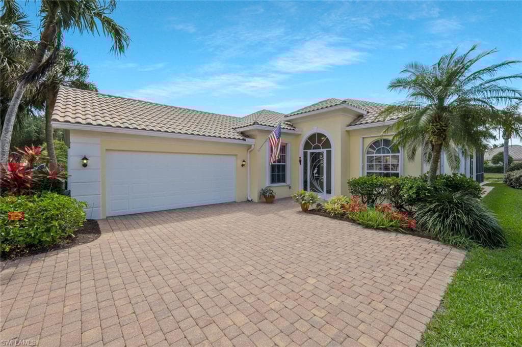 3758 Whidbey Way, Naples, FL 34119-5