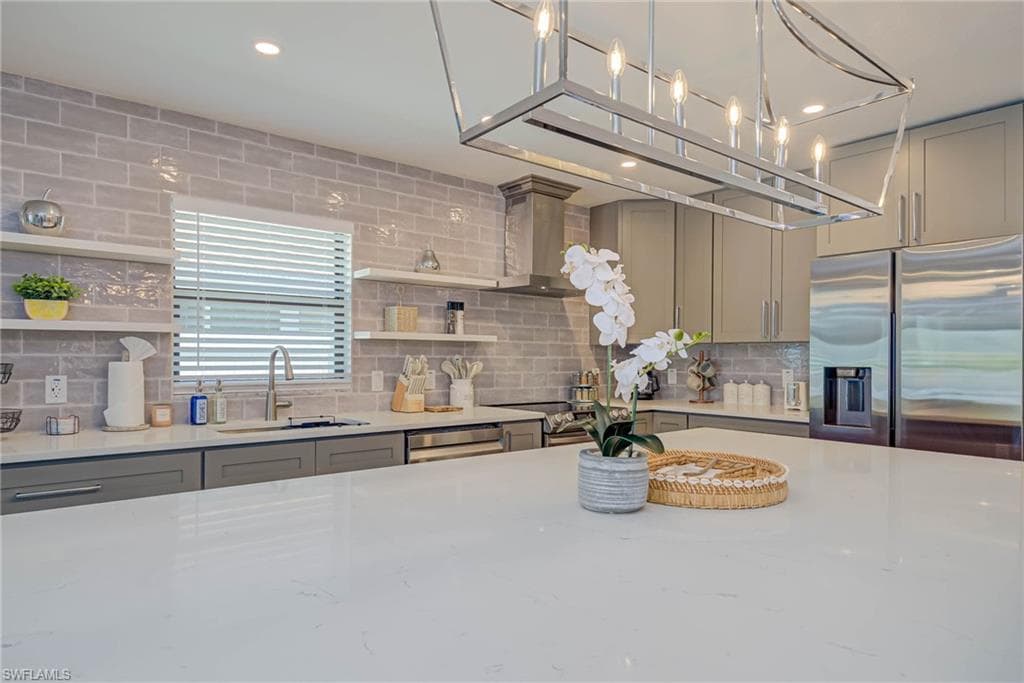 761 99th Ave N, Naples, FL 34108-9
