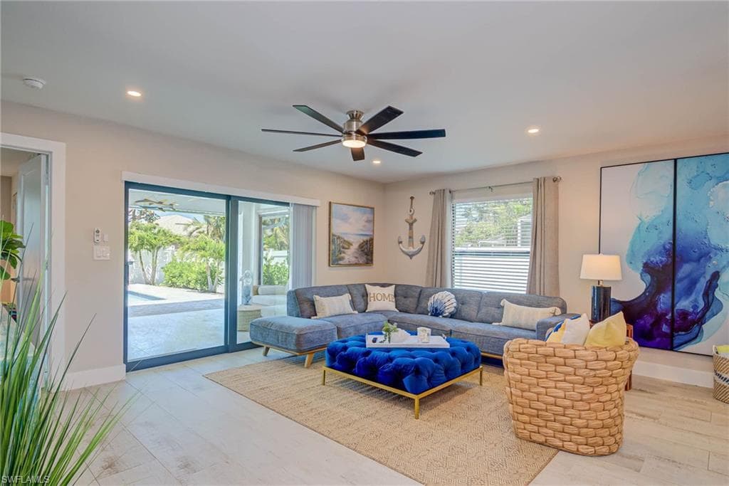 761 99th Ave N, Naples, FL 34108-14