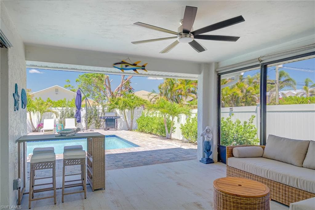 761 99th Ave N, Naples, FL 34108-26