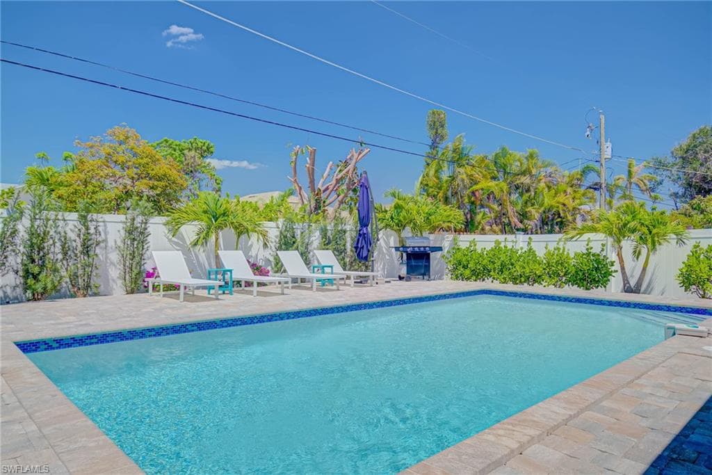 761 99th Ave N, Naples, FL 34108-27