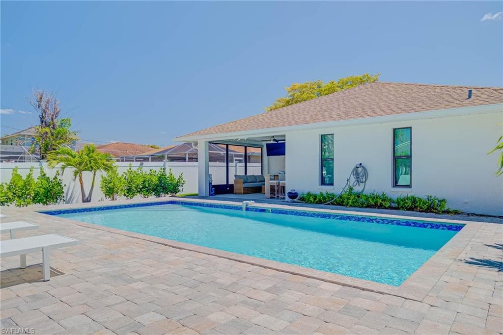 761 99th Ave N, Naples, FL 34108-29