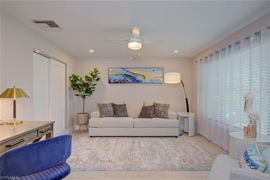 761 99th Ave N, Naples, FL 34108-4