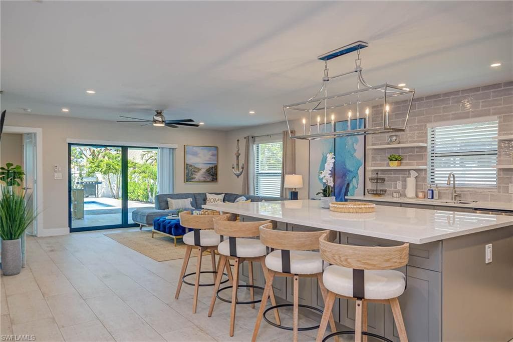 761 99th Ave N, Naples, FL 34108-8