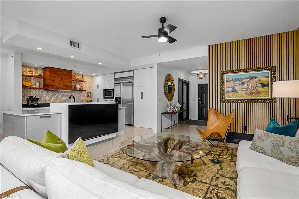 337 Vintage Bay Dr D28, Marco Island, FL 34145-9