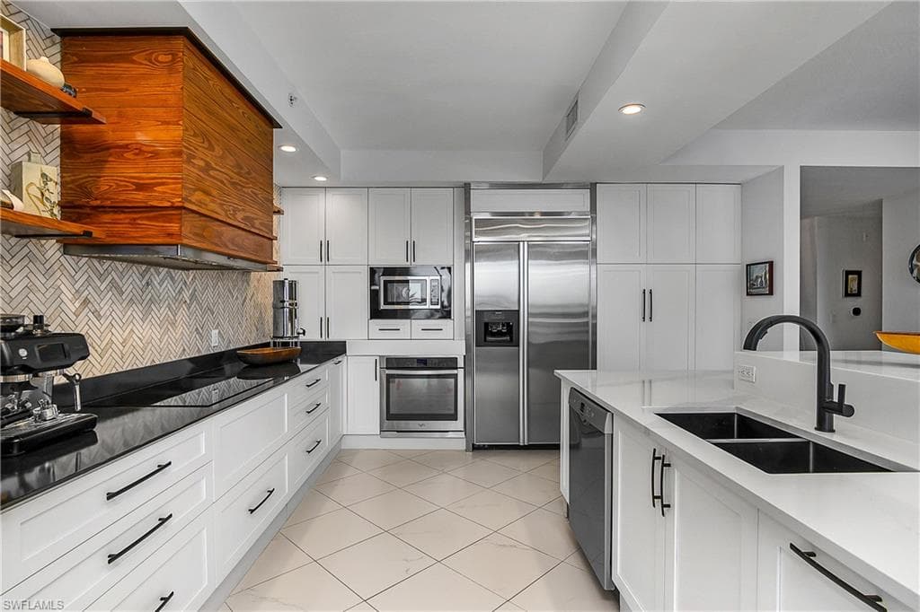 337 Vintage Bay Dr D28, Marco Island, FL 34145-13