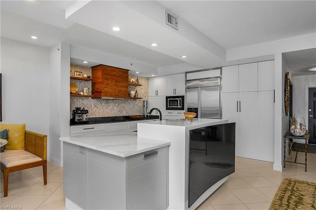 337 Vintage Bay Dr D28, Marco Island, FL 34145-16