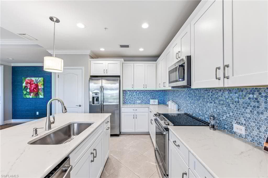 6948 Avalon Cir 604, Naples, FL 34112-11
