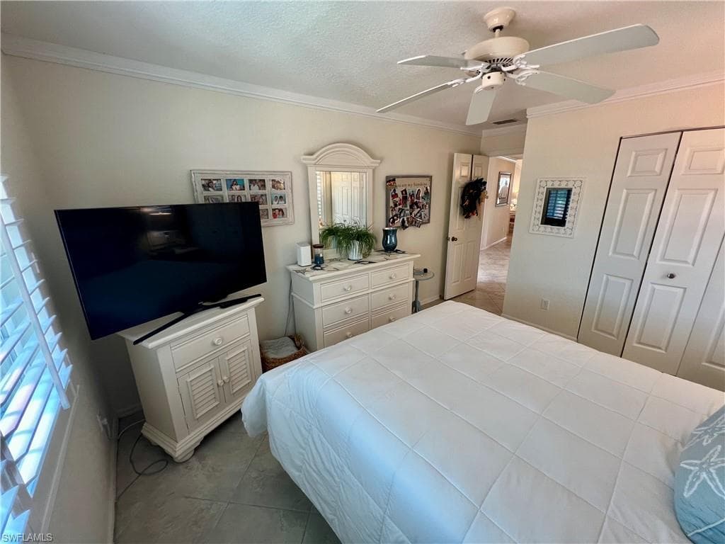 380 Gabriel Cir 12, Naples, FL 34104-11