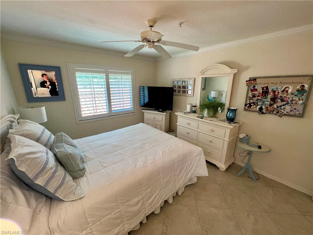 380 Gabriel Cir 12, Naples, FL 34104-12