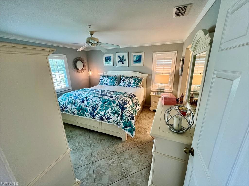 380 Gabriel Cir 12, Naples, FL 34104-20
