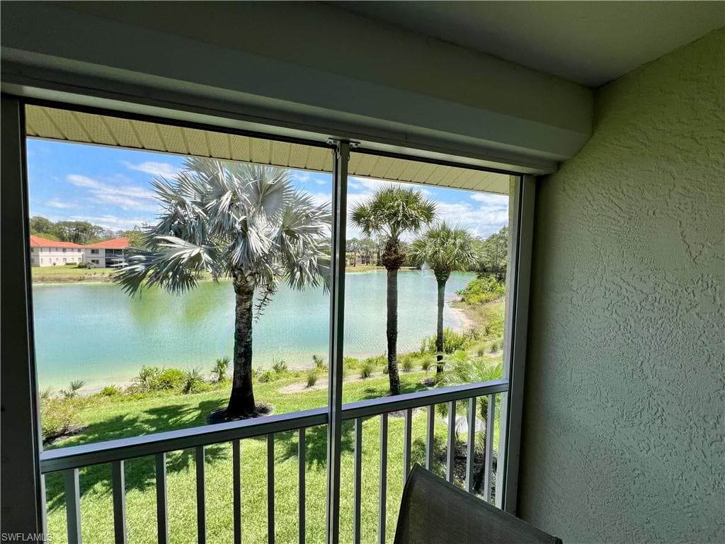 380 Gabriel Cir 12, Naples, FL 34104-23