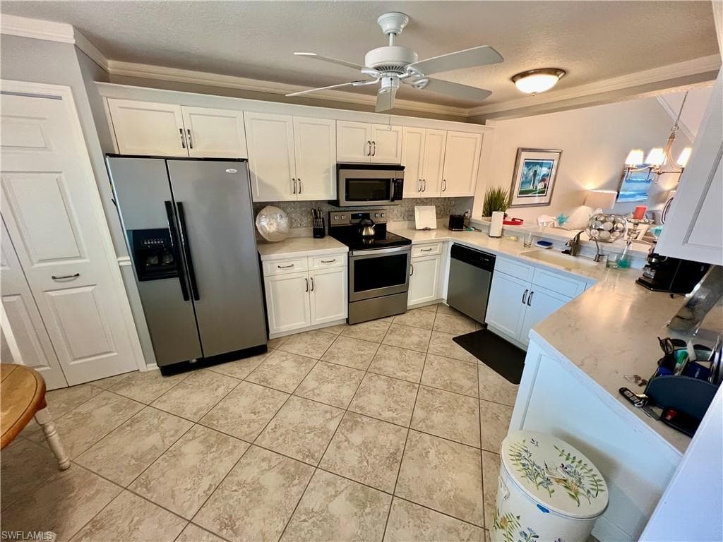 380 Gabriel Cir 12, Naples, FL 34104-4