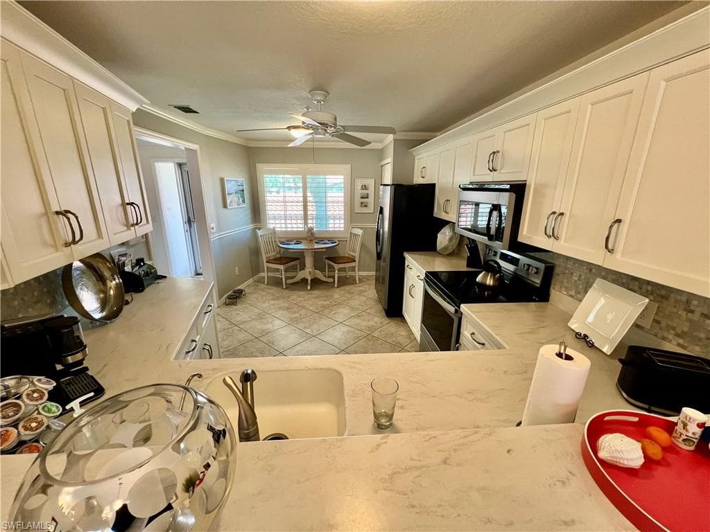 380 Gabriel Cir 12, Naples, FL 34104-5