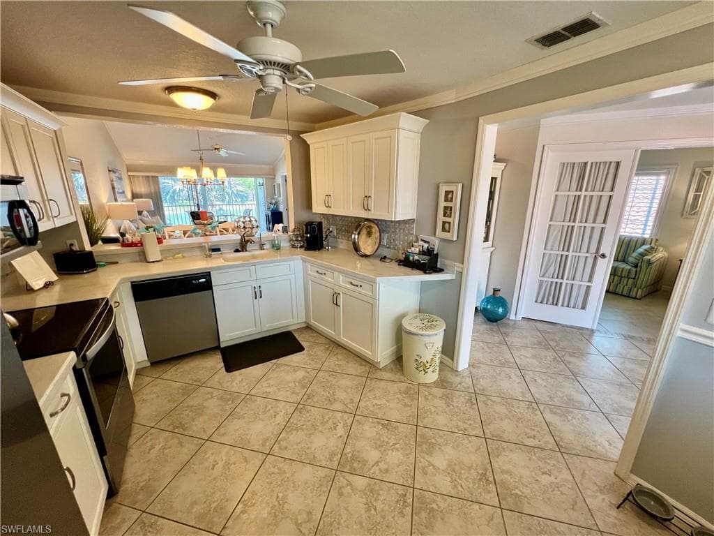 380 Gabriel Cir 12, Naples, FL 34104-6