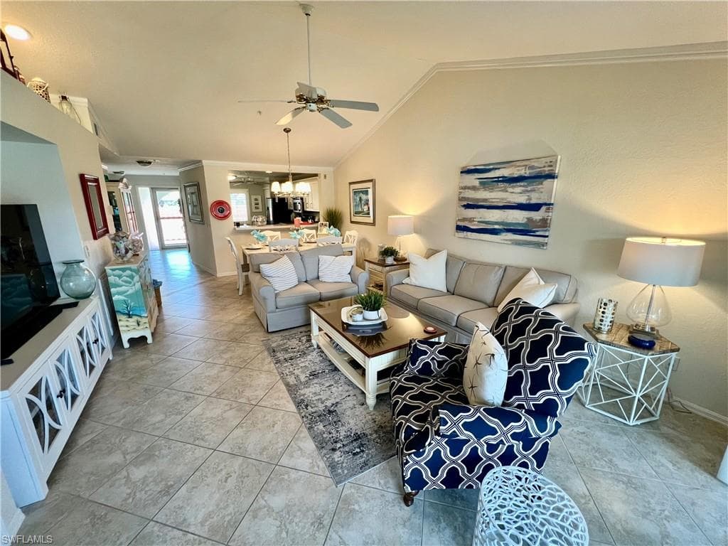 380 Gabriel Cir 12, Naples, FL 34104-8