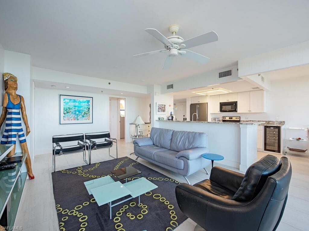 6585 Nicholas Blvd 503, Naples, FL 34108-9