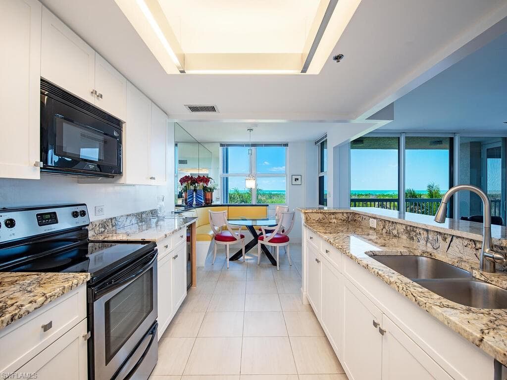 6585 Nicholas Blvd 503, Naples, FL 34108-4