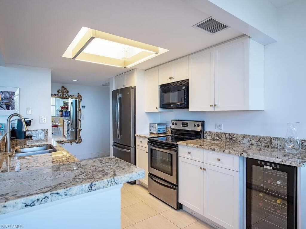 6585 Nicholas Blvd 503, Naples, FL 34108-6