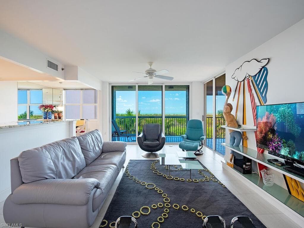 6585 Nicholas Blvd 503, Naples, FL 34108-8