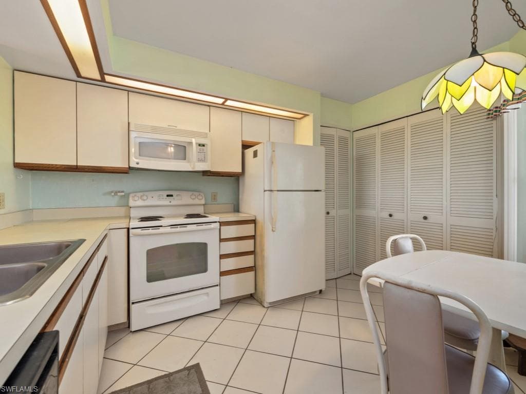 200 Stevens Landing Dr B303, Marco Island, FL 34145-13