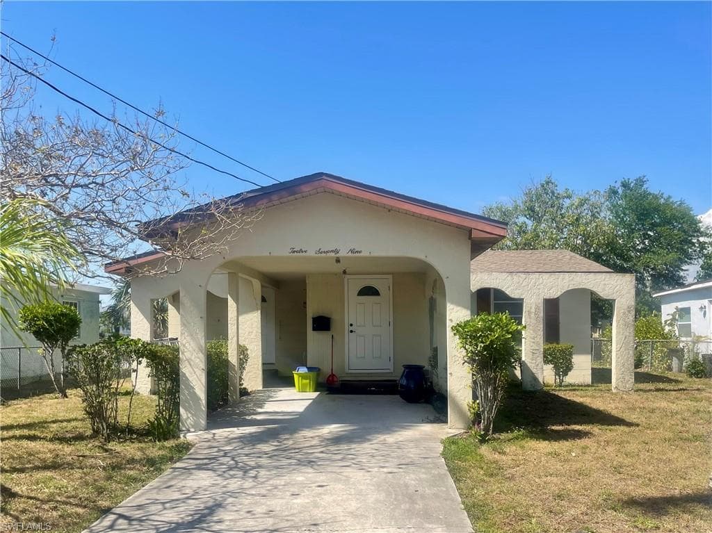1279 5th Ave N, Naples, FL 34102-1