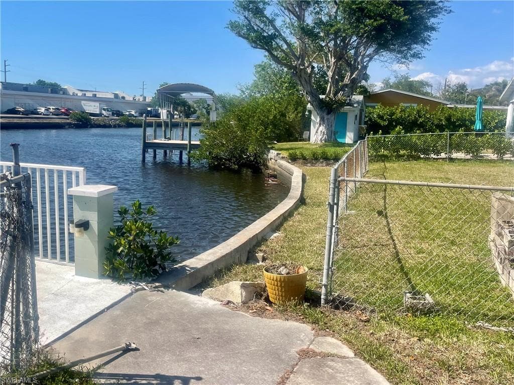 1279 5th Ave N, Naples, FL 34102-2