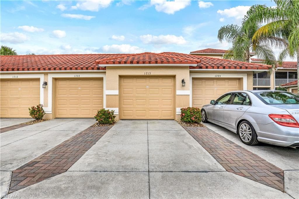 2870 Cypress Trace Cir 1713, Naples, FL 34119-25