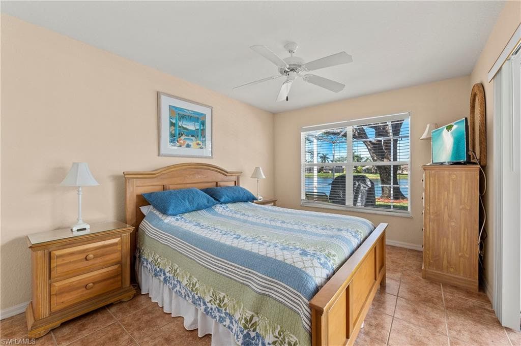 1442 Vintage Ln, Naples, FL 34104-17